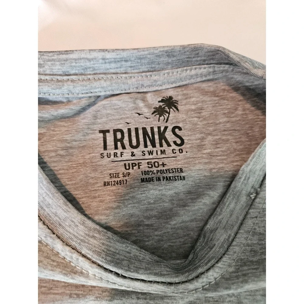 Trunks Surf &‎ Swim Co T-shirt S Mens Coral UPF 50+ Beach Ocean Pool Vacation